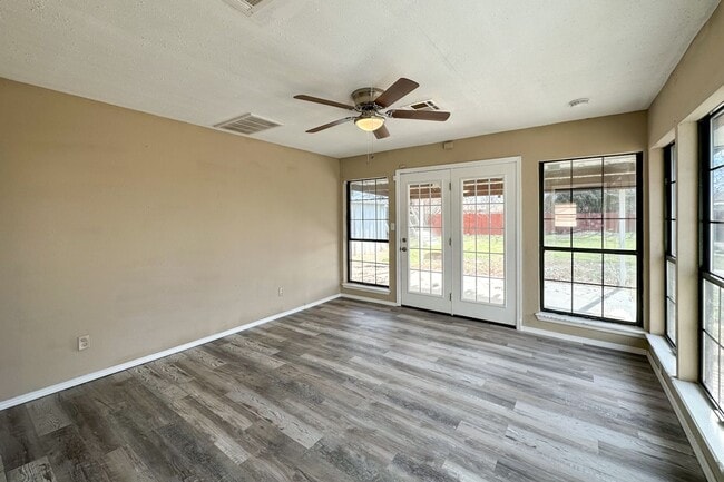 Building Photo - Beautiful 3 Bed 2 Bath in the Heart of Moore!