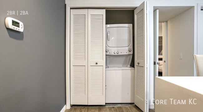 Building Photo - 662 E 63rd St