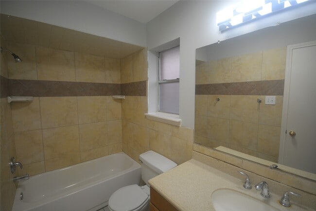 Building Photo - 1622 Regal Blue Ct