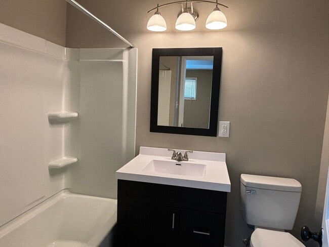 Building Photo - 5653 Indianola Ave