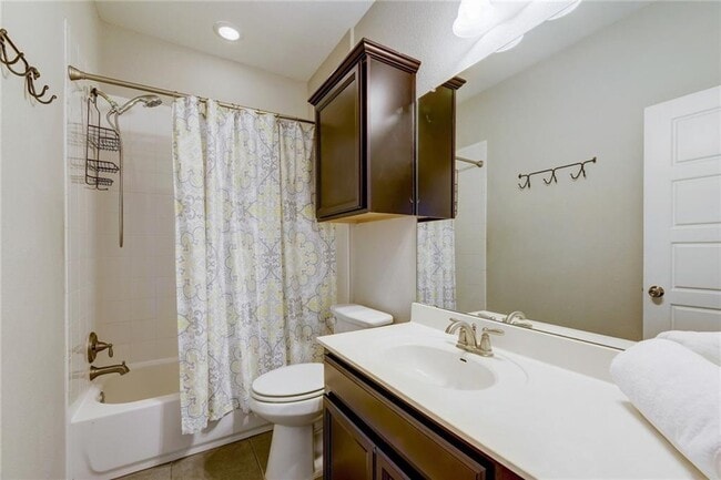 Building Photo - 13400 Briarwick Dr