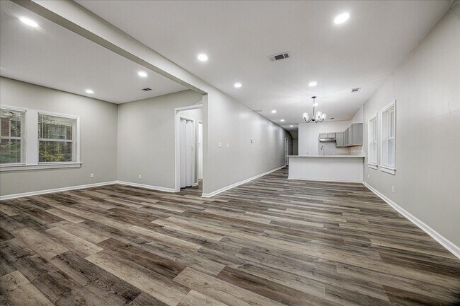Building Photo - 3587 Cowden Ave