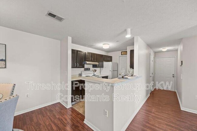 Building Photo - 6823 Meadow Creek Dr