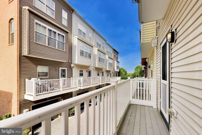 Building Photo - 4550 Longfellow St