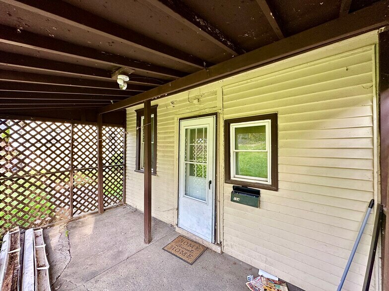 Building Photo - 154 Elmwood St