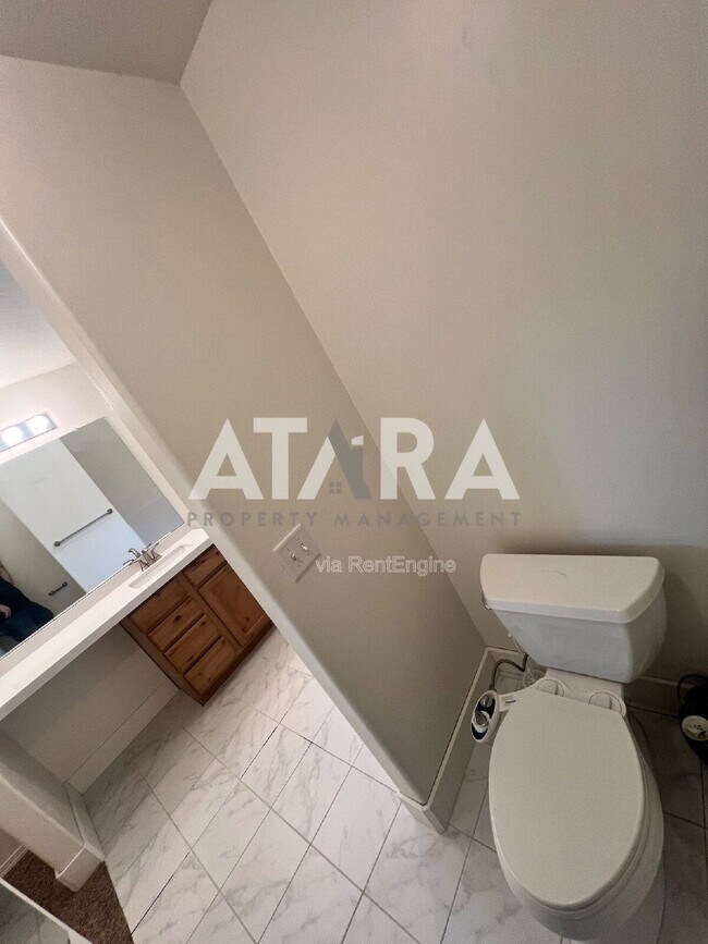 Building Photo - 258 Kestrel Dr