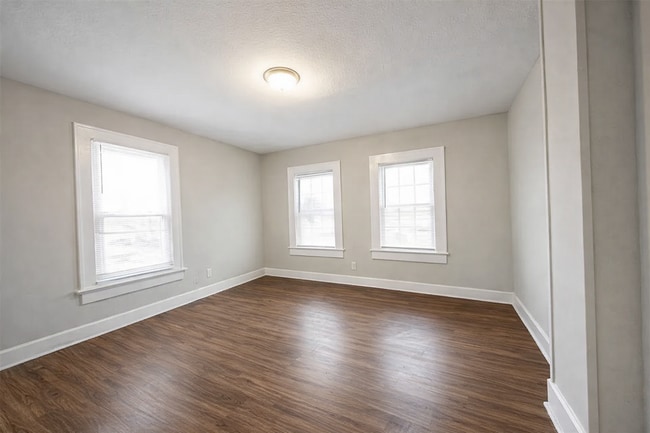 Building Photo - 19 S Tuxedo St