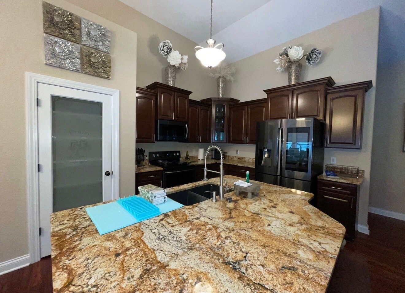 Building Photo - W209N11385 Reger Ct
