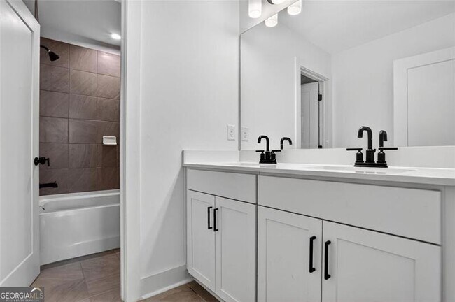 Building Photo - 608 Avondale Pk Cir