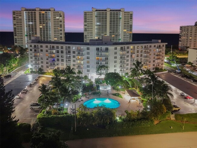 Building Photo - 2851 S Ocean Blvd