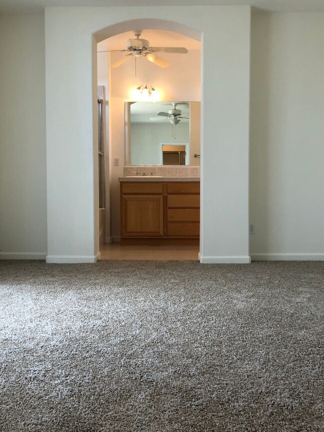 Building Photo - Available Now! 3 Bedroom 2 Bath Spacious H...