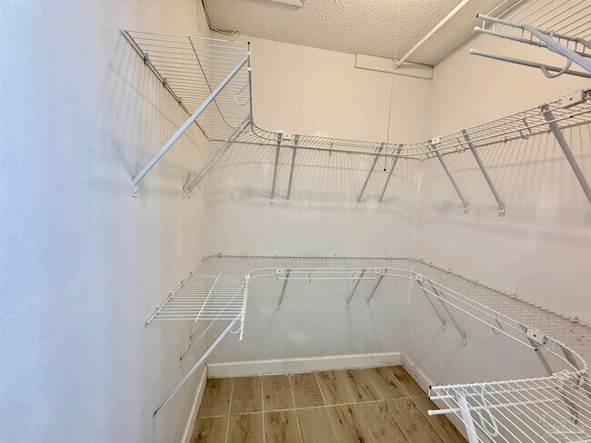 Building Photo - 3484 Willow Ln