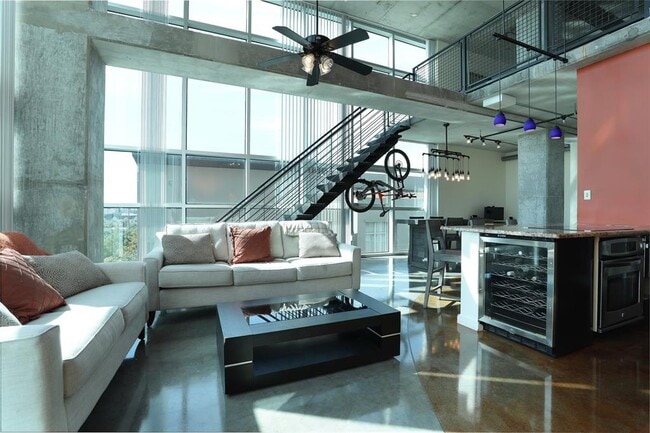 Building Photo - 2000 Bagby-ID310.5