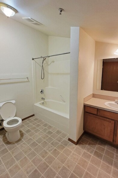 Building Photo - 300 NE 1st St