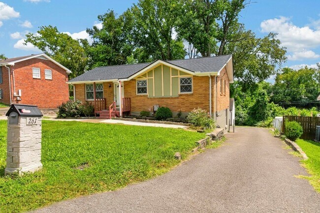 Building Photo - 261 Eisenhower Dr