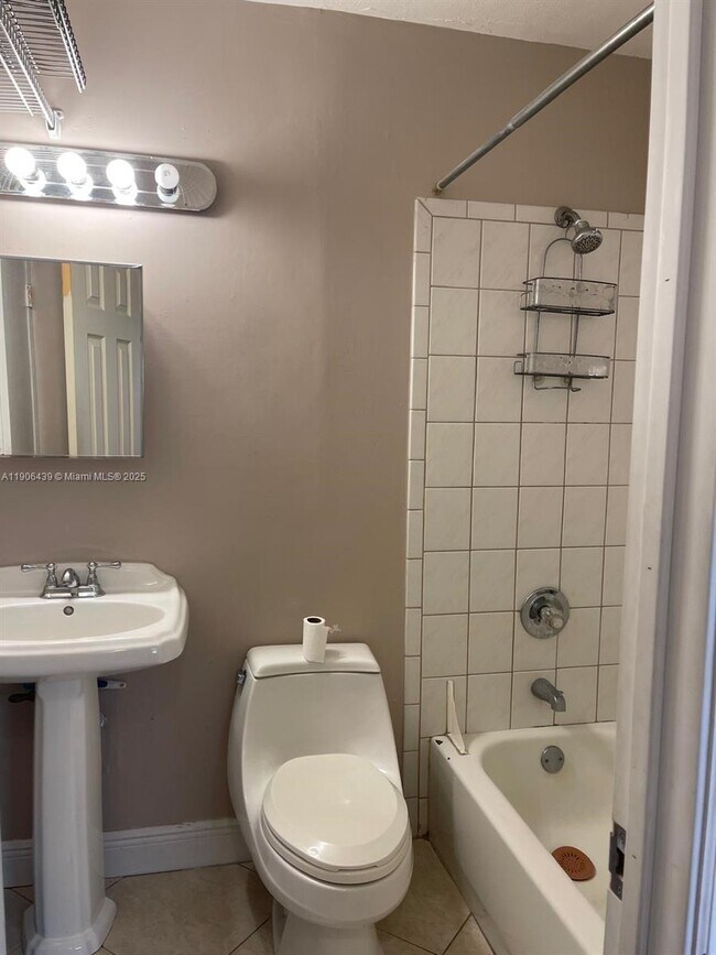 Building Photo - 8635 SW 102nd Ave