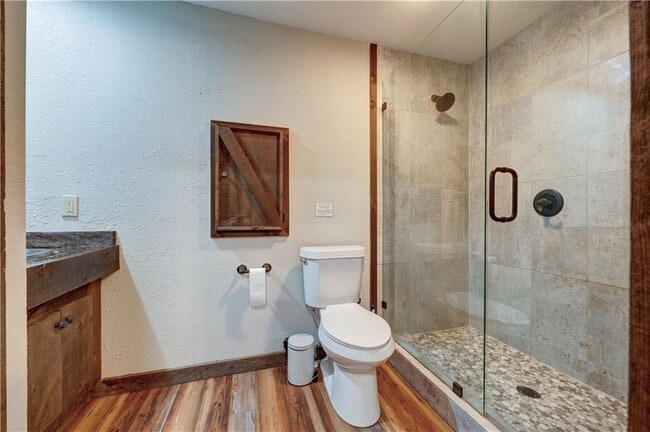Building Photo - 495 Chicory Dr E