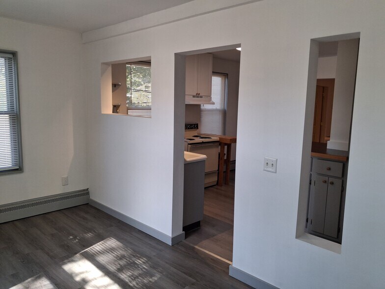 Building Photo - 10 Grand St