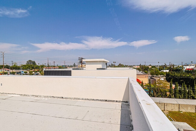 Building Photo - 5932 Lemp Ave