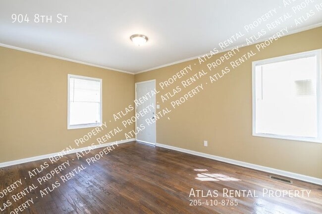 Building Photo - 904 8th St
