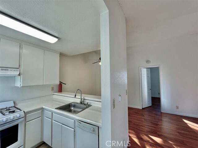 Building Photo - 1130 Newport Ave