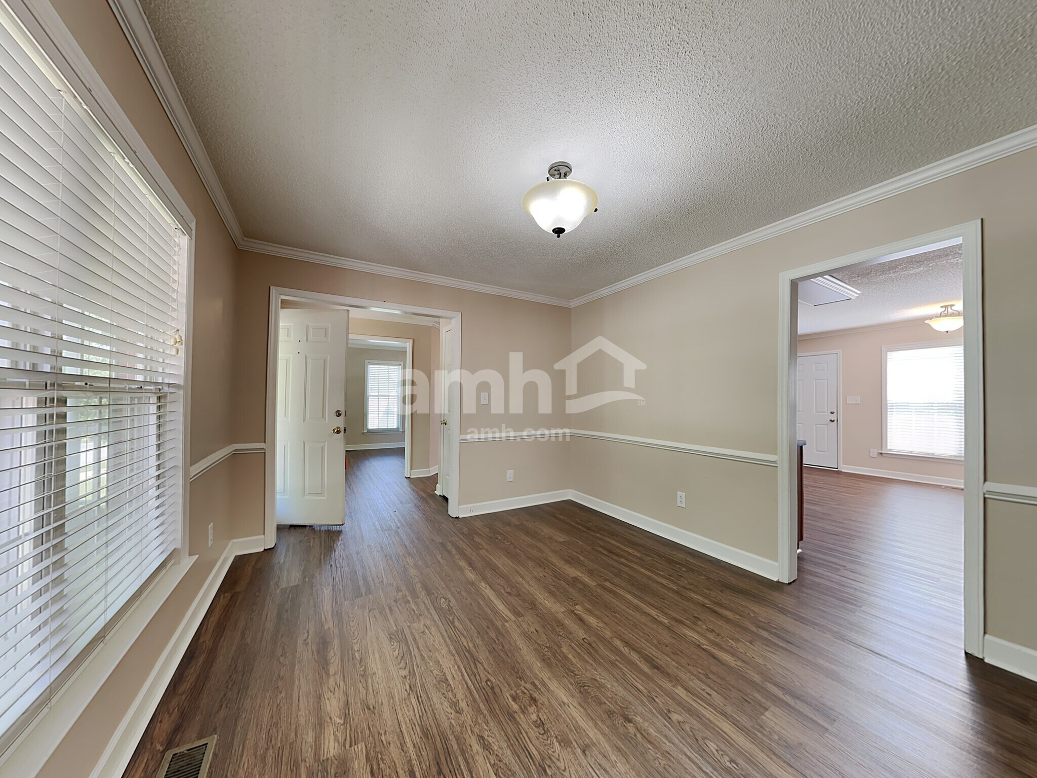Building Photo - 6620 Valleyoak Dr