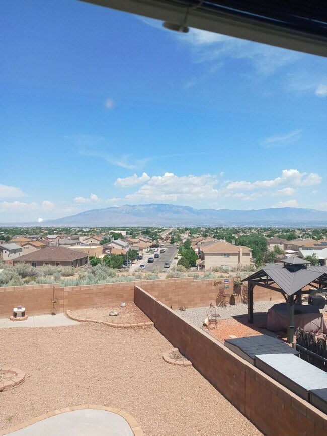 Building Photo - 9900 Sunshine Mesa Dr NW