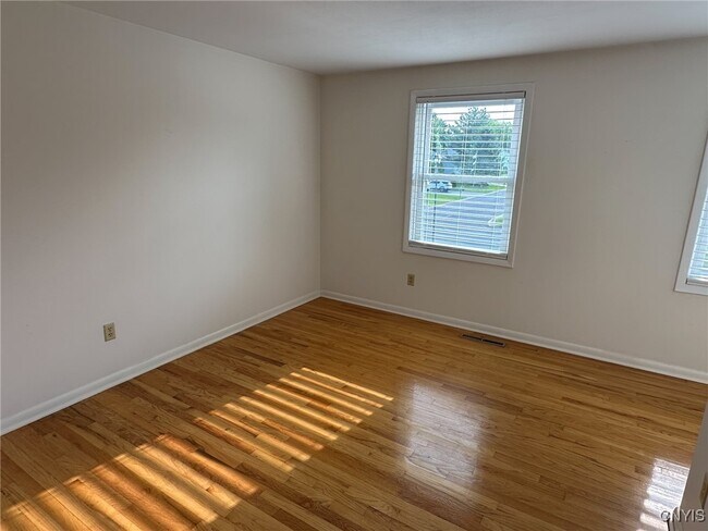 Building Photo - 6846 Crystalwood Dr