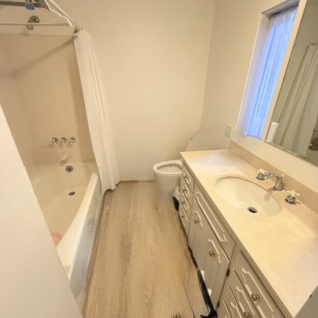 Building Photo - 7650 SE 41st St