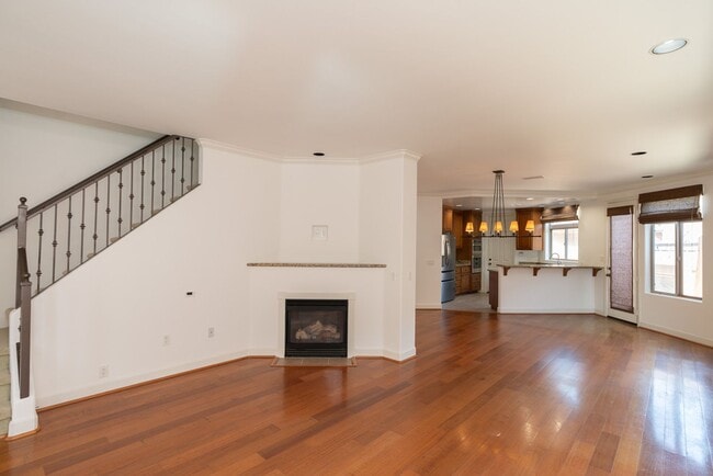 Building Photo - 3 Bedroom Townhome in Crown Point – Pacific Beach