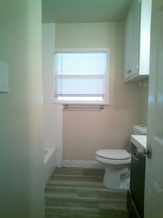 Building Photo - 2413 Ashby St