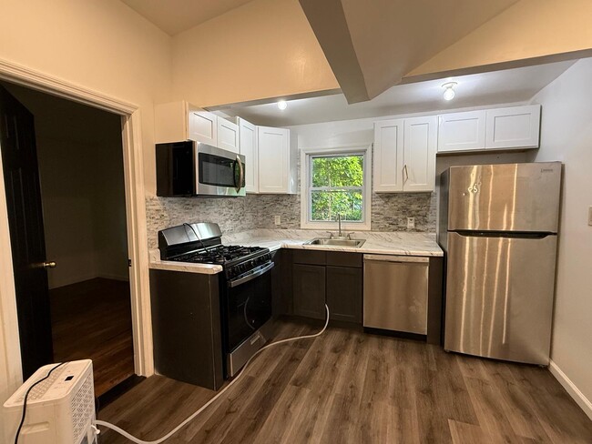 Building Photo - 87 Sylvan Trail