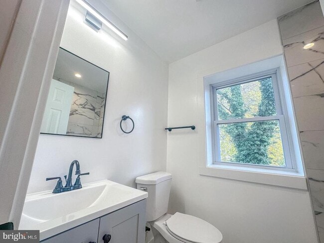 Building Photo - 3326 12th St SE