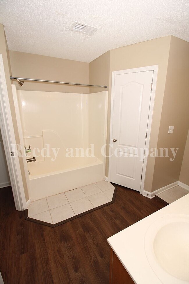 Building Photo - 6077 Wills Way Cir S