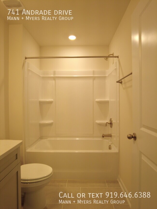 Building Photo - 741 Andrade Dr