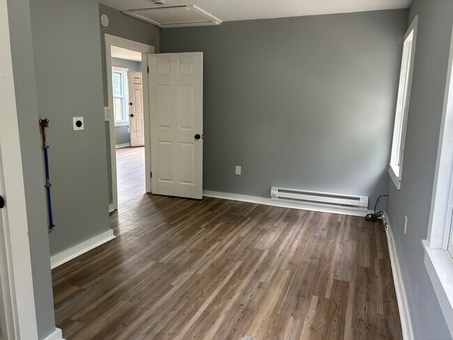 Building Photo - 27 N Main St