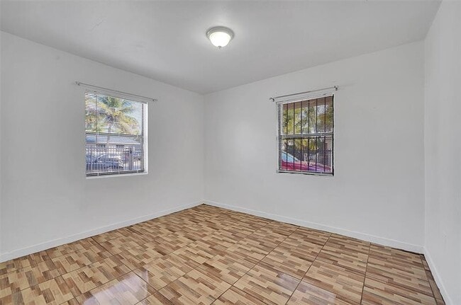 Building Photo - 1646 NE 150th St