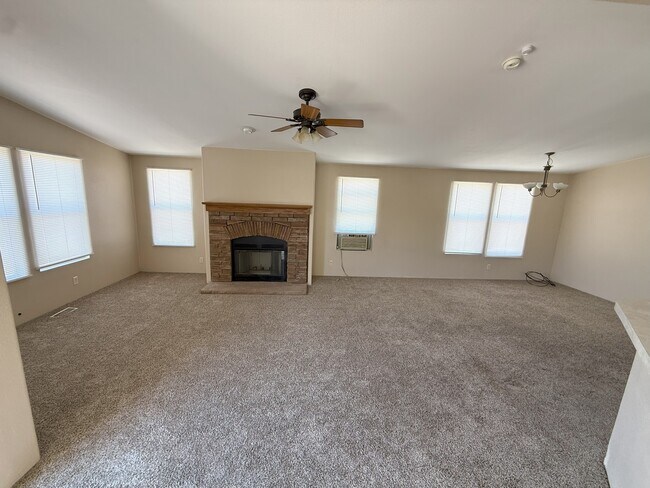 Building Photo - 1632 Sierra Vista Dr