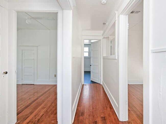 Building Photo - 5265 NE 14th Pl