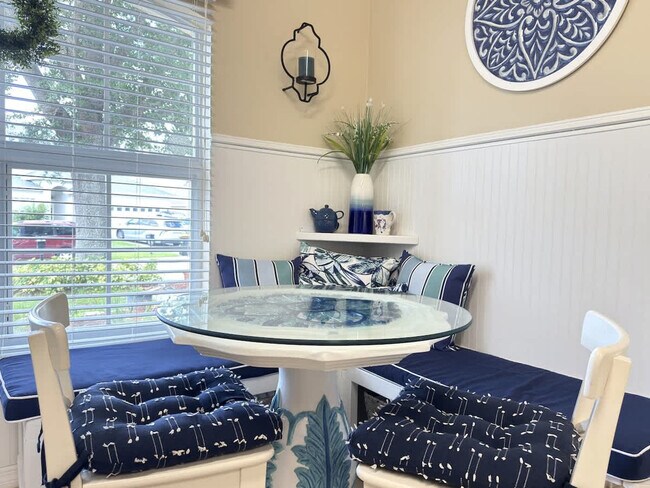 Building Photo - 900 Oxford Dr