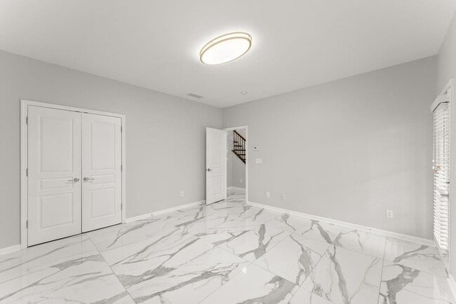 Building Photo - 2876 Overlook Way NE