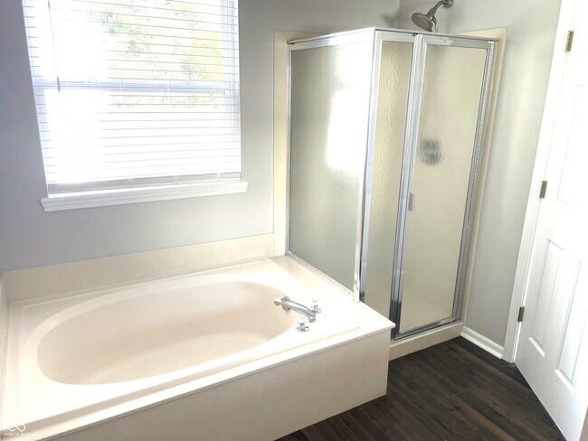 Building Photo - 5761 Cantigny Way S