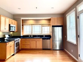 Building Photo - 2720 Sacramento St