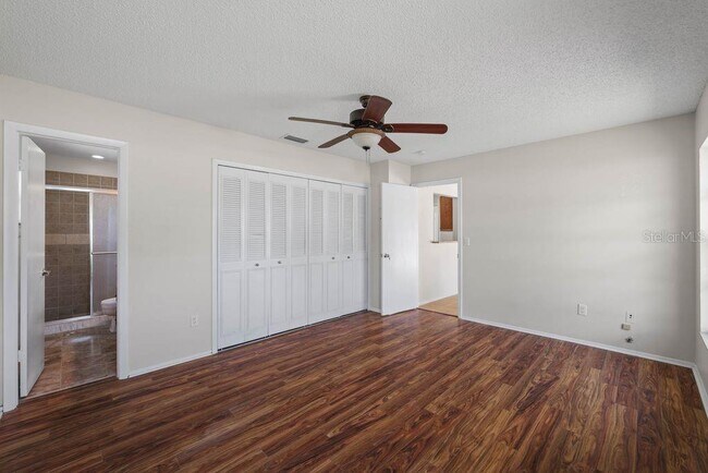 Building Photo - 7504 N Sanibel Cir