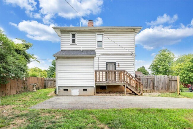 Building Photo - 1202 Rugby Blvd NW