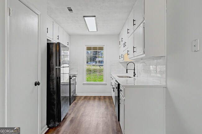 Building Photo - 608 S Jeff Davis Dr