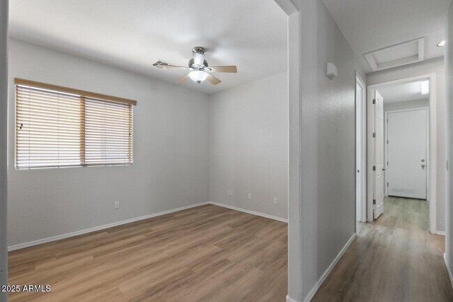 Building Photo - 18391 W Stinson Dr