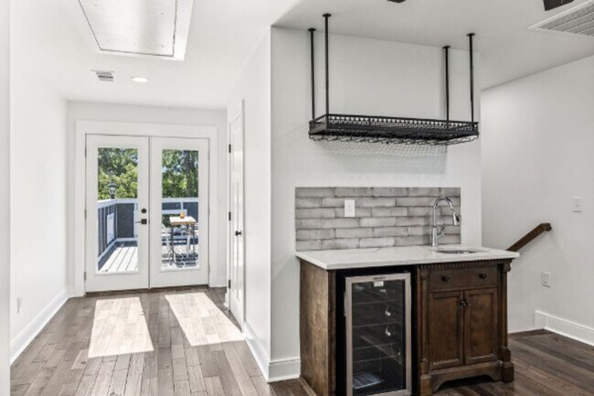 Building Photo - Brand NEW East Nashville 3 bedroom/3.5 bat...
