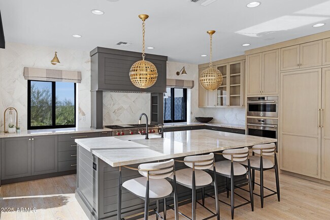 Building Photo - 5841 N Echo Canyon Cir