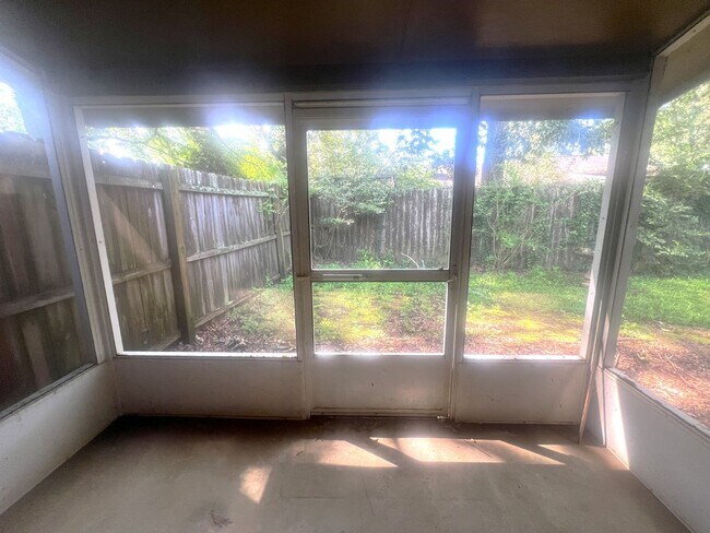 Building Photo - 113 Saddlehorn Dr